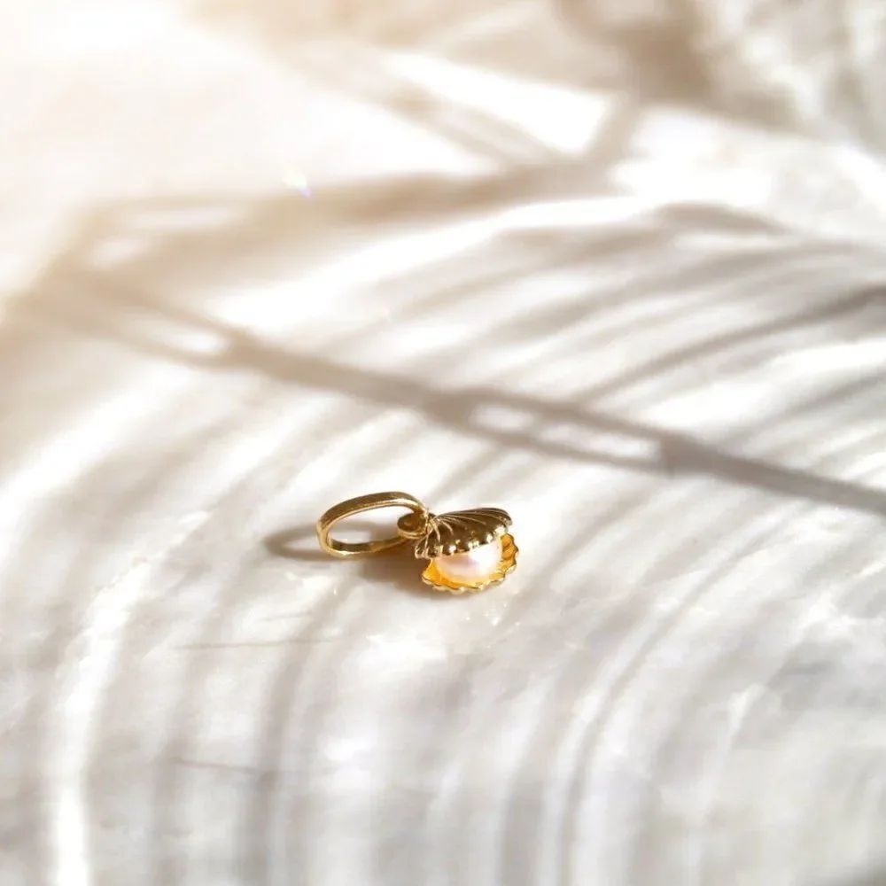 Pearl & shell 14k Solid Gold Pendant | perfect gift | Tehrani Jewelry | Gold Cha - Picture 4 of 5
